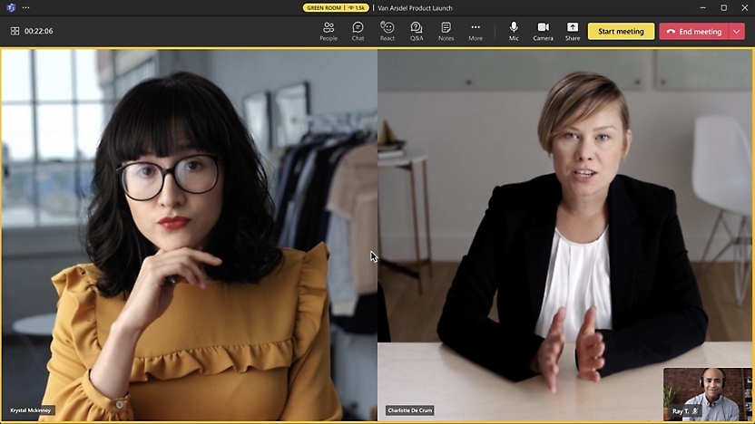 Een virtuele ontmoeting met twee vrouwen in afzonderlijke videogesprekvensters. 