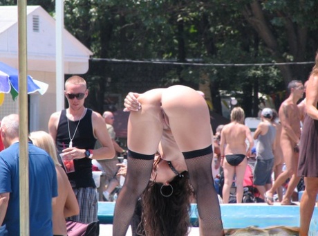 adolescente travesti arte perfeita foto