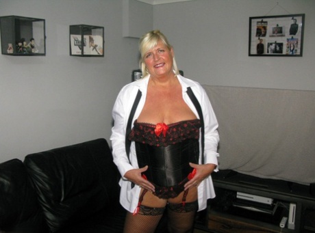 bonita ébano desnudo superior archivo