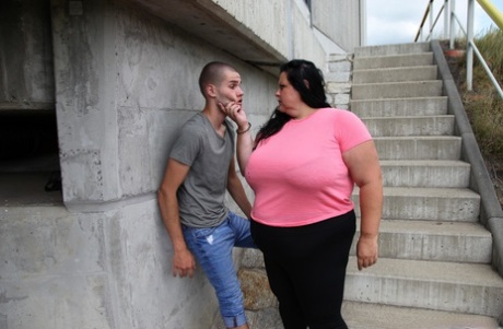 rossa paffuta nudo hd img