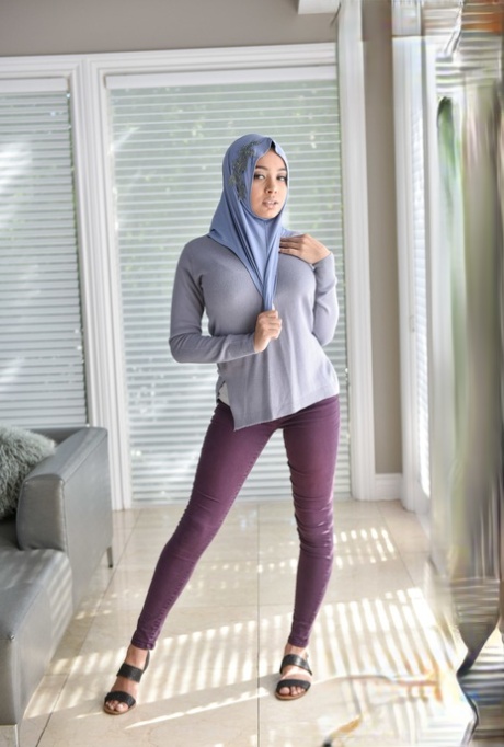 小柄な美女 ポルノ 写真