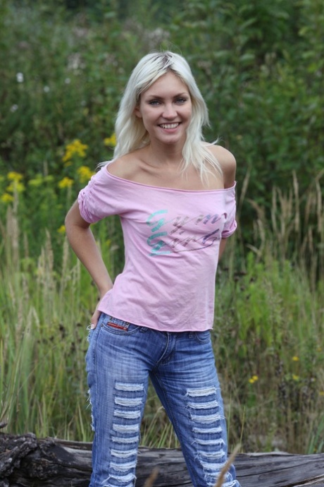 pembantu asia xxx cantik gambar