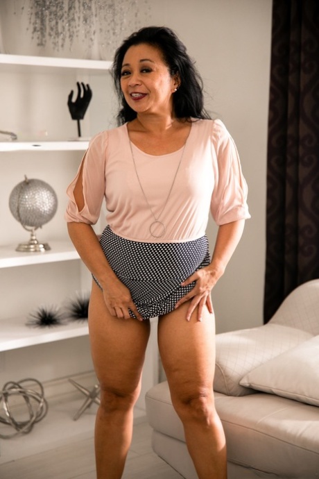 maman aux petits seins chaud et sexy galeries
