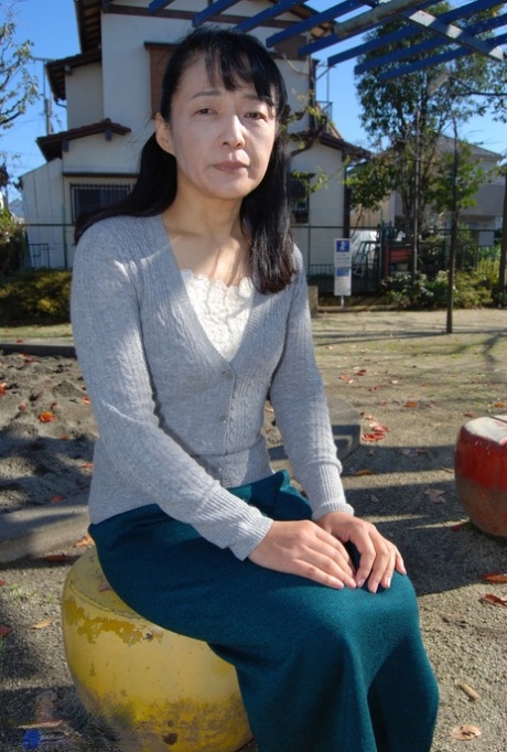 漂亮的亚洲人 色情 照片