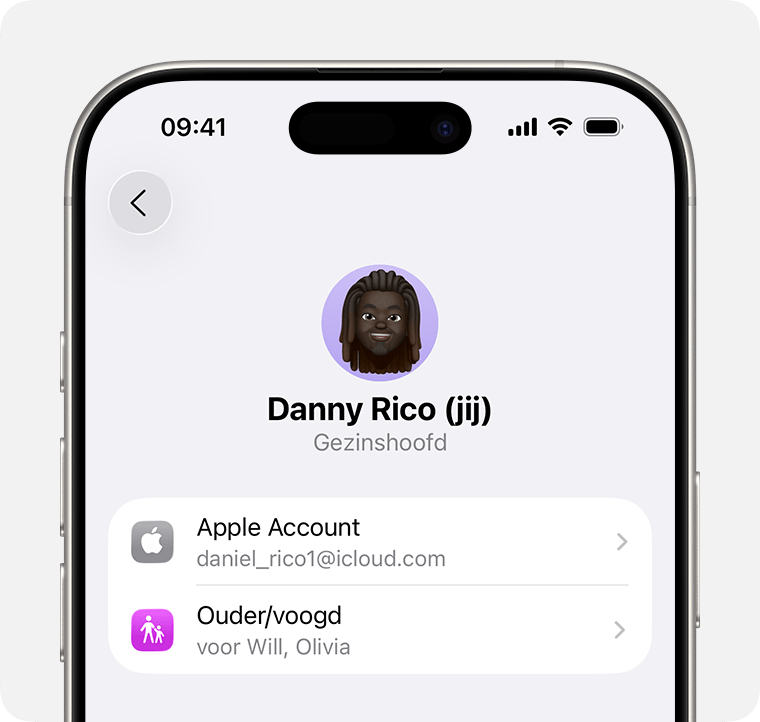 iPhone-scherm met een Apple Account voor een gezinshoofd.