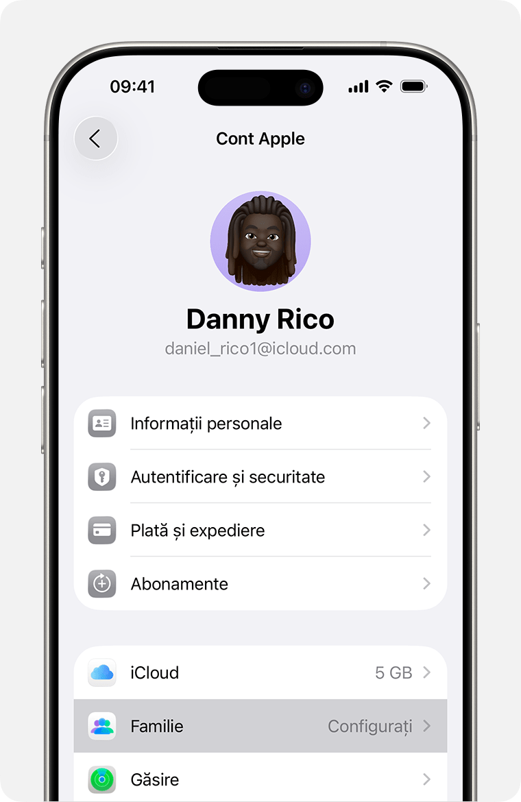 Ecran iPhone care afișează pașii pentru configurarea Partajării familiale.