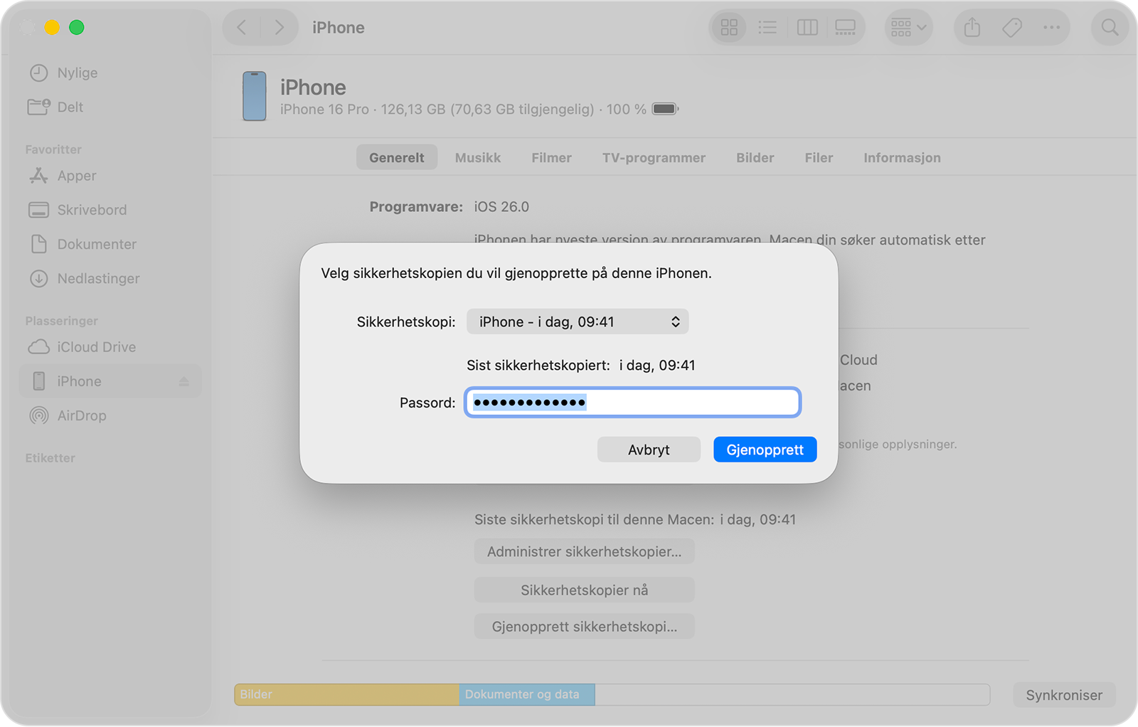 Et Finder-vindu som viser en melding som ber deg om å velge en sikkerhetskopi og skrive inn passordet.