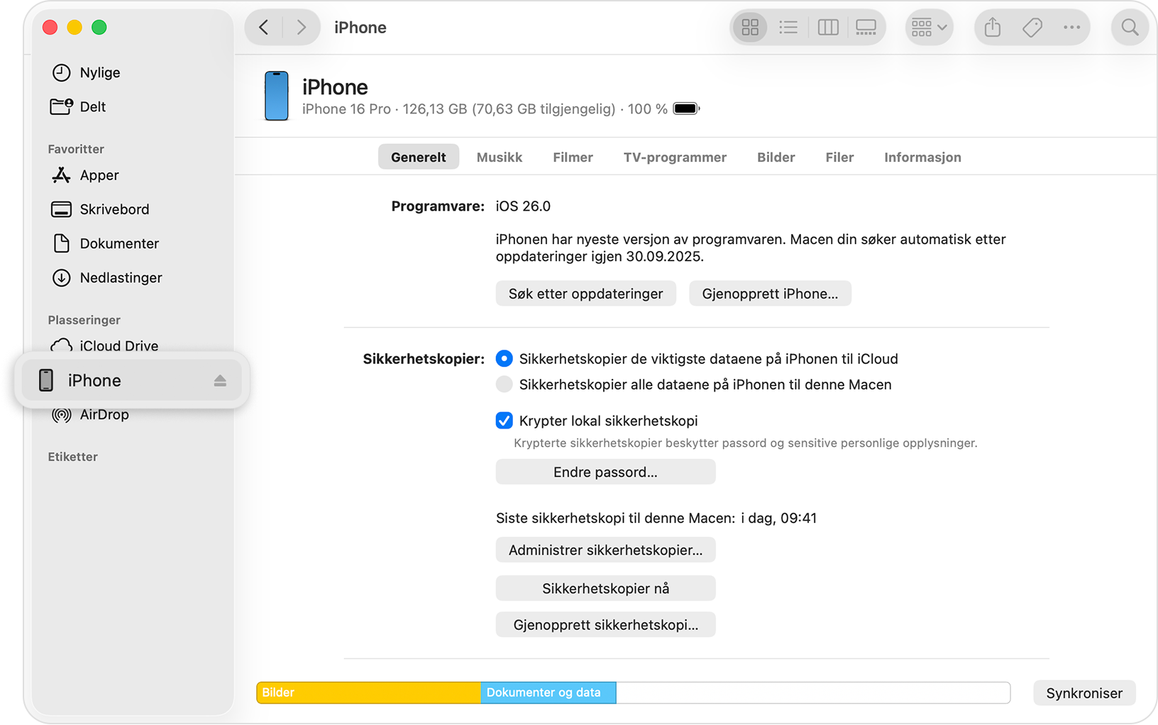 Et Finder-vindu som viser at iPhone er valgt i sidepanelet.