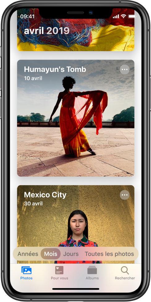Un écran dans l’app Photos. L’onglet Photos et la présentation par mois sont sélectionnés. Deux événements du mois d’avril 2019, Tombe de Humayun et Mexico, sont affichés.
