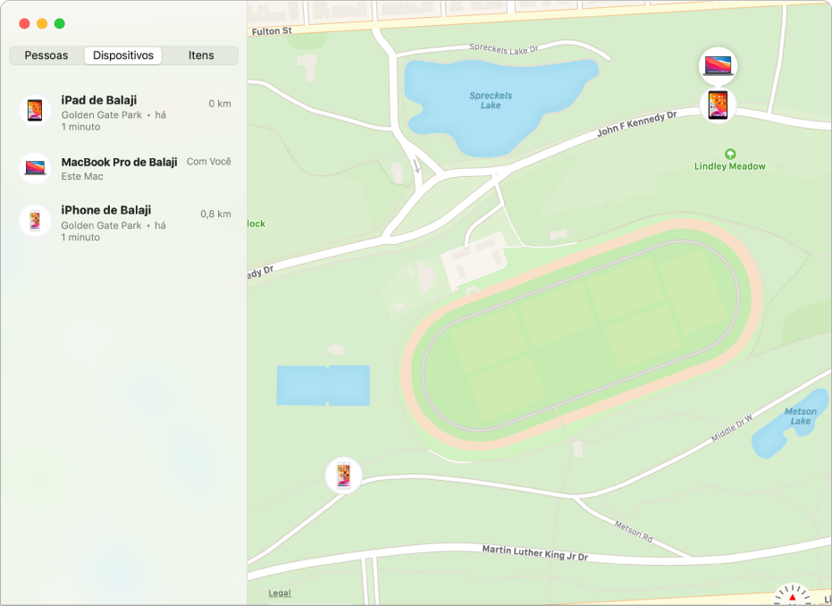 O app Buscar exibindo uma lista de dispositivos na barra lateral e suas localizações no mapa à direita.