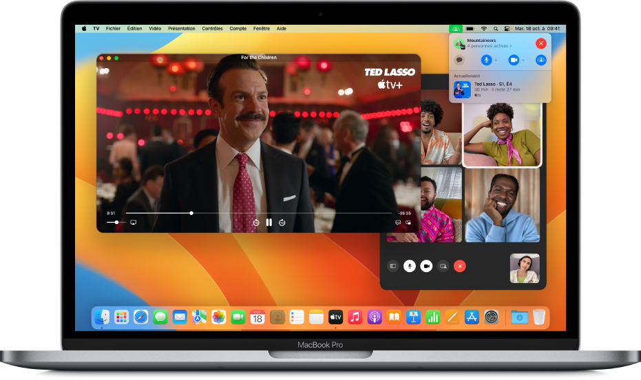 SharePlay sur un Mac affiché avec l’app Apple TV et un appel FaceTime.