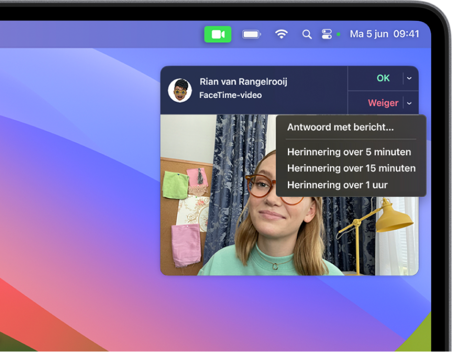Een FaceTime-melding voor een inkomende oproep met de knoppen 'Beantwoord' en 'Weiger' en opties voor het weigeren van de oproep.