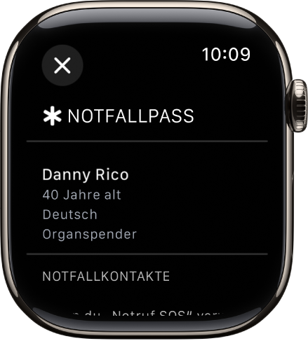 Der Bildschirm „Notfallpass“ auf der Apple Watch zeigt den Namen, das Alter, die Sprache, den Organspendenstatus und die Notfallkontakte der Person.