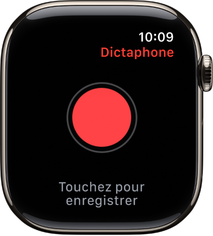L’Apple Watch affichant l’écran Dictaphone. Un bouton Enregistrer rouge apparaît en haut de l’écran. Un mémo enregistré figure en dessous. Il indique l’heure de son enregistrement et sa durée.