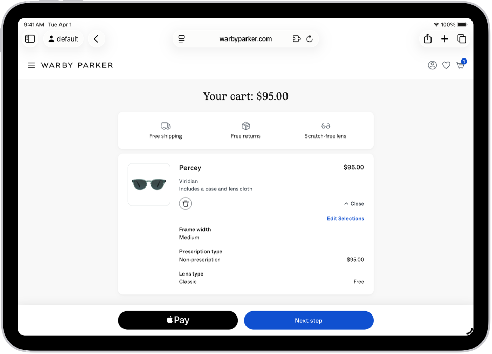 صفحة ويب في سفاري تعرض عربة تسوق بها أسعار العناصر المحددة. يظهر زر Apple Pay في الجزء السفلي الأيسر.