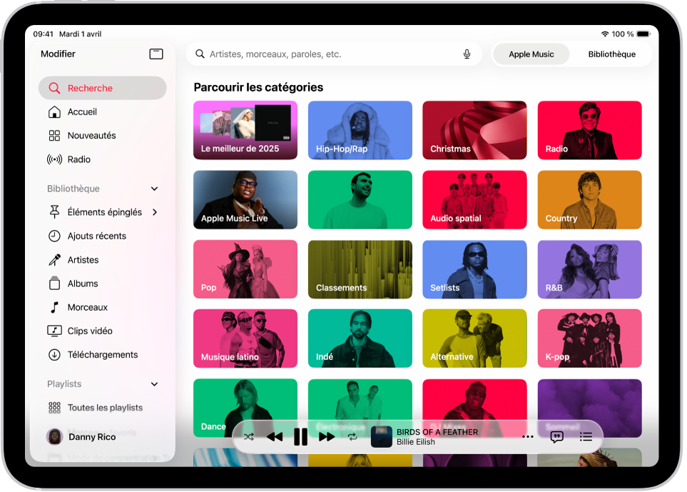 L’onglet Rechercher affichant la barre latérale à gauche et un champ de recherche en haut à droite. Sous le champ de recherche, plusieurs catégoris musicales s’affichent. Le mini-lecteur se trouve en bas.