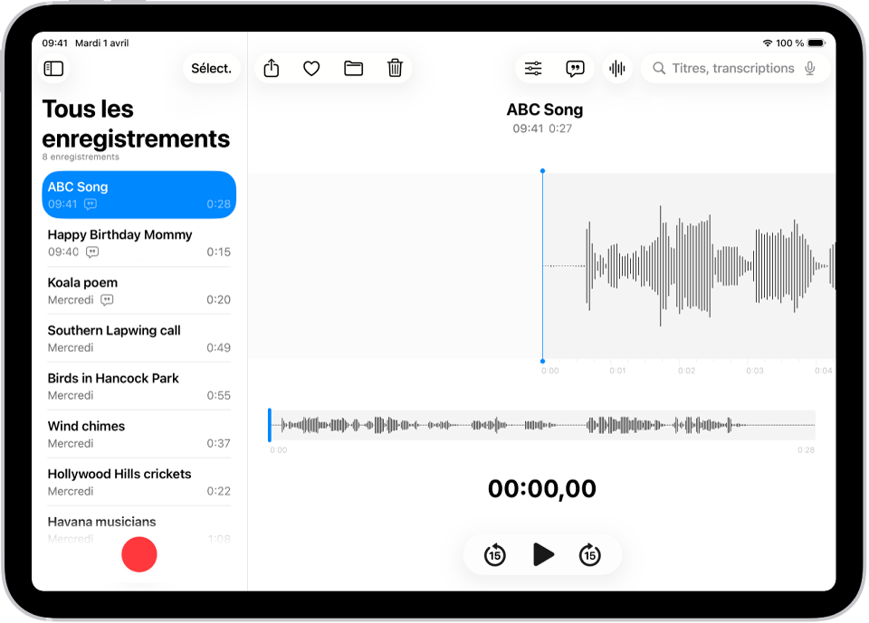 Un enregistrement réalisé dans Dictaphone. La liste des enregistrements se trouve à gauche, avec un enregistrement sélectionné en haut. Sur la droite, la forme d’onde dispose d’une tête de lecture, que vous pouvez faire glisser vers un endroit particulier de l’enregistrement. Les boutons Partager, « Ajouter aux favoris », Déplacer, Supprimer, « Options de lecture », Transcription et Modifier se trouvent au-dessus de la forme d’onde. Sous la chronologie se trouvent les commandes de lecture.