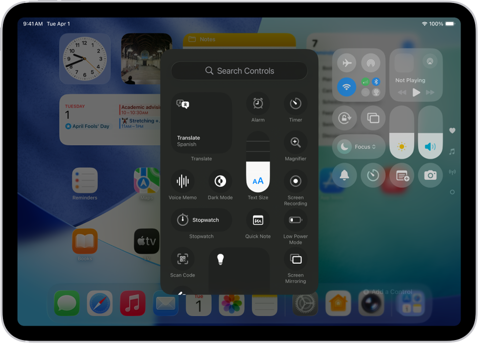 На экране показаны элементы управления, которые можно добавить в Пункт управления: размер текста, темный режим, короткая заметка.