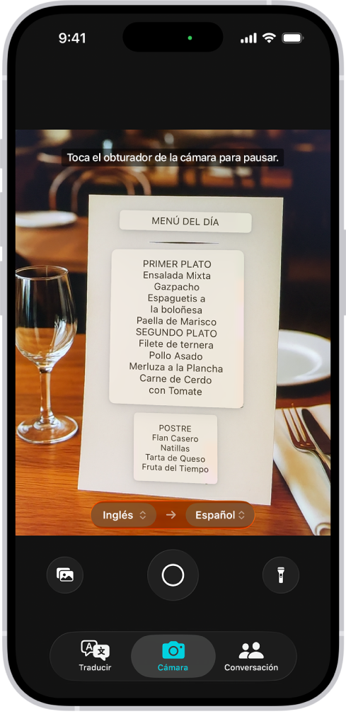 La pestaña Cámara mostrando el menú de un restaurante traducido del inglés al español.