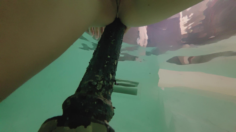 Jay_kate: Risky Masturbation in the Swimming Pool