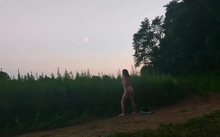 MissPopa: Touching Pussy Next to the Road. That Was Risky