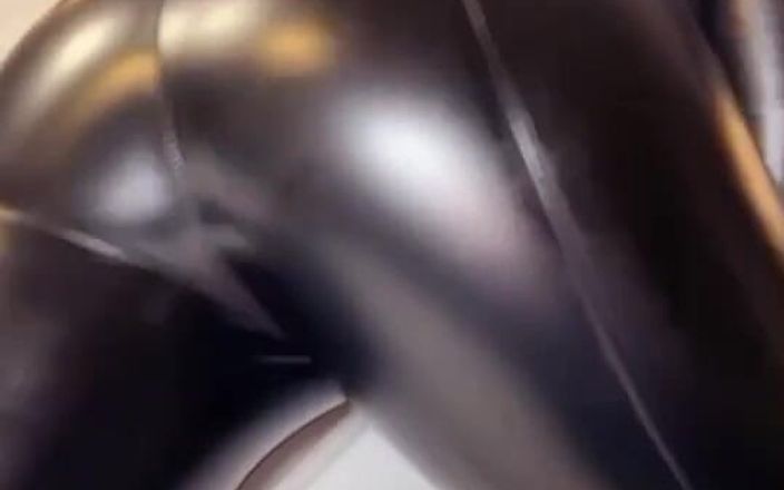 LadyAyse5: My Big Ass in Leather Outfit