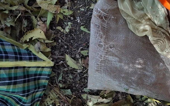 Kishori Prakashbhai: Bhabhi Fucked in the Jungle