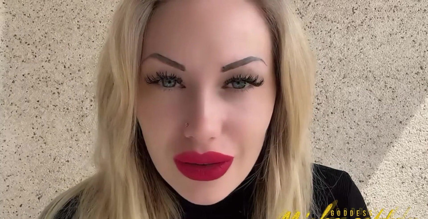 Goddess Misha Goldy: Я имею огромный контроль над вашим умом и вашим членом, особенно когда я соблазняю тебя моими красивыми большими сладкими губами!