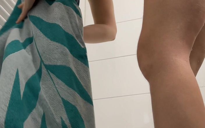 SweetLucy96: 10 Minutes Fun Under the Shower