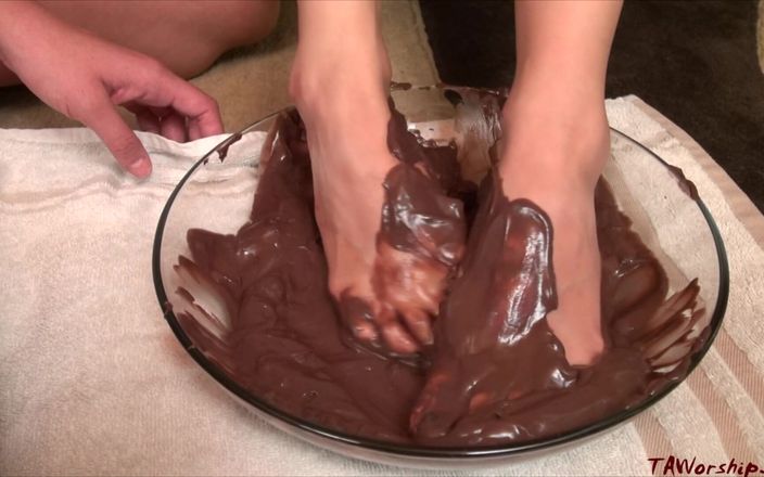 Princess Nikki's Foot Fetish & Foot Worship Club: 2 великолепные девушки поклоняются ступням друг друга - 100% фут-фетиш и поклонение!dd_7284