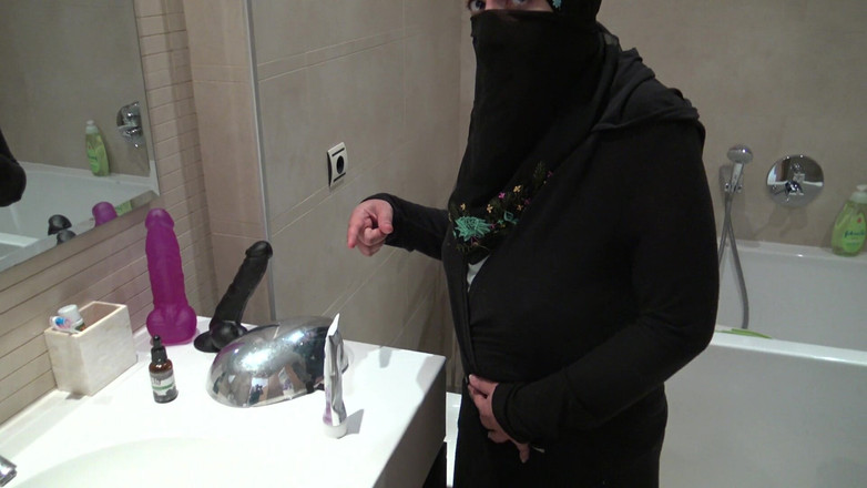 Souzan Halabi: Sextape of Algerian Maid Living in France