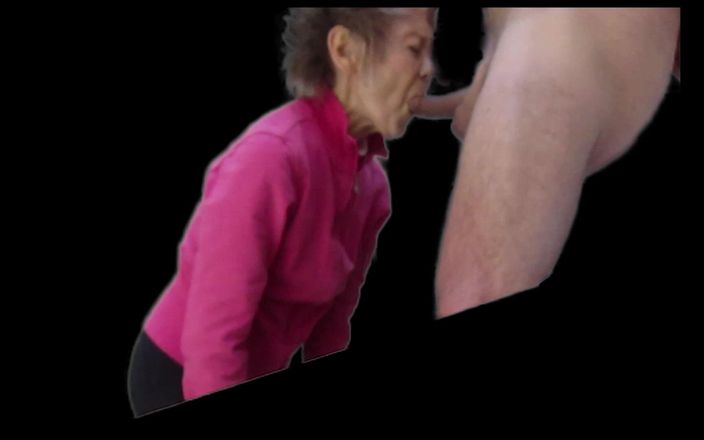 Cock Sucking Granny: Video perdido - obediente chupando polla abuelita editado
