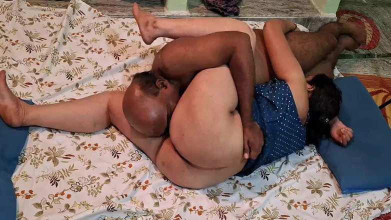 Sexy sindu: Busty Indian Housewife Having Sex with Husband