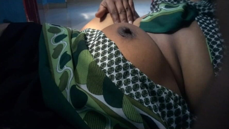 Tamil lesbian: Tamil caliente chupando tetas, tía musulmana
