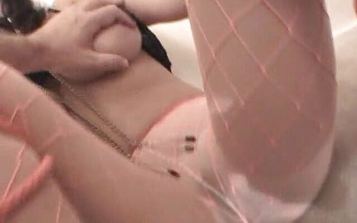 Spungy Gunk Films: Cachonda asiática con grandes tetas manoseada