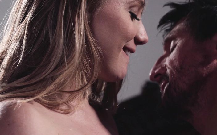 Sweet Sinner: Girlfriend_scene моего отчима 1 возбужденные пожилые мужчины