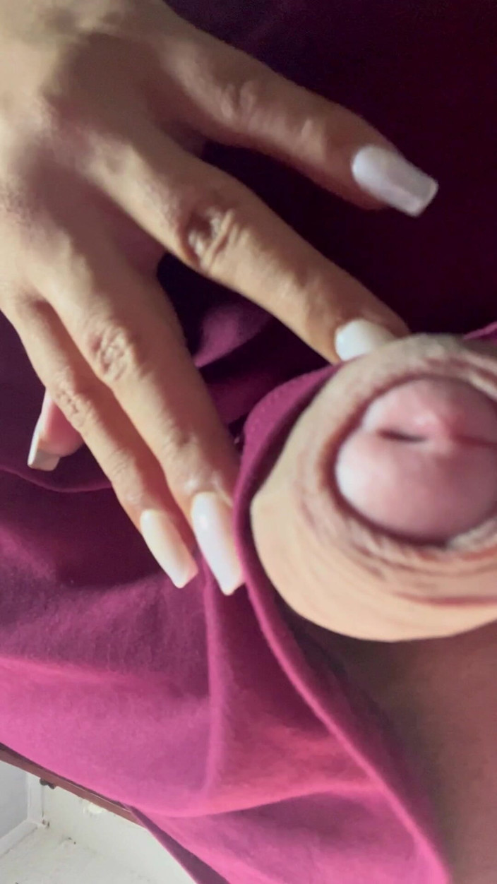 JessieRoss: Я кончаю в стеклянную чашку