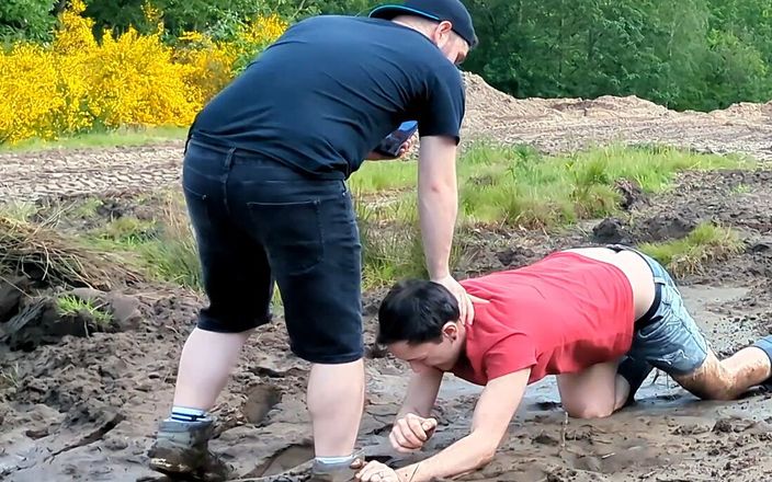 GayKinkCouple: Barro divertido atrapado al aire libre