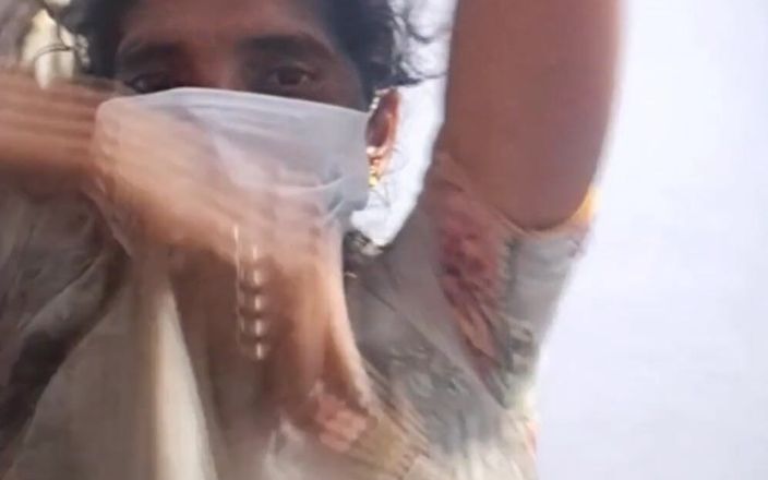 Jayaselvi: Videollamada desnuda completa de la tía tamil - parte 5 (con audio)