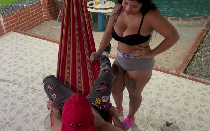 Bigboobssex: Очень возбужденный разговор с моей индийской сводной сестрой заканчивается диким трахом, пока мы одни в кабинке