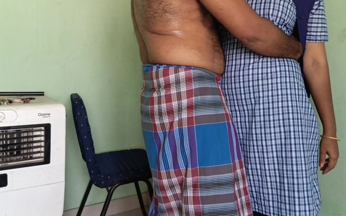 Palani69: Школьница поделила постель с учителем во время школьного обеда