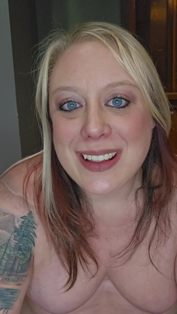 Jenn_sexxii: Prueba la lencería y luego monta y folla auto hasta...