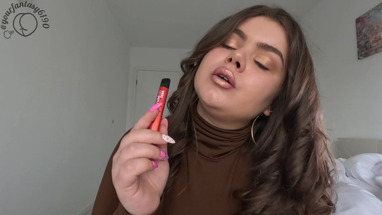 Your fantasy studio: Smoking and Vaping with Gold Shiny Lipstick Close-up