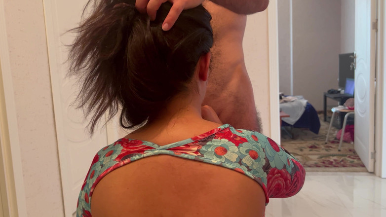 Teen and Milf Female Sex: Он оставил меня возбужденным и один, так что я трахнула его друга, чтобы показать ему урок! Следуй за мной, минет