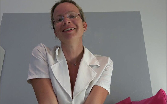 Annika Rose: Asistenta a explicat! Deflorare anală!