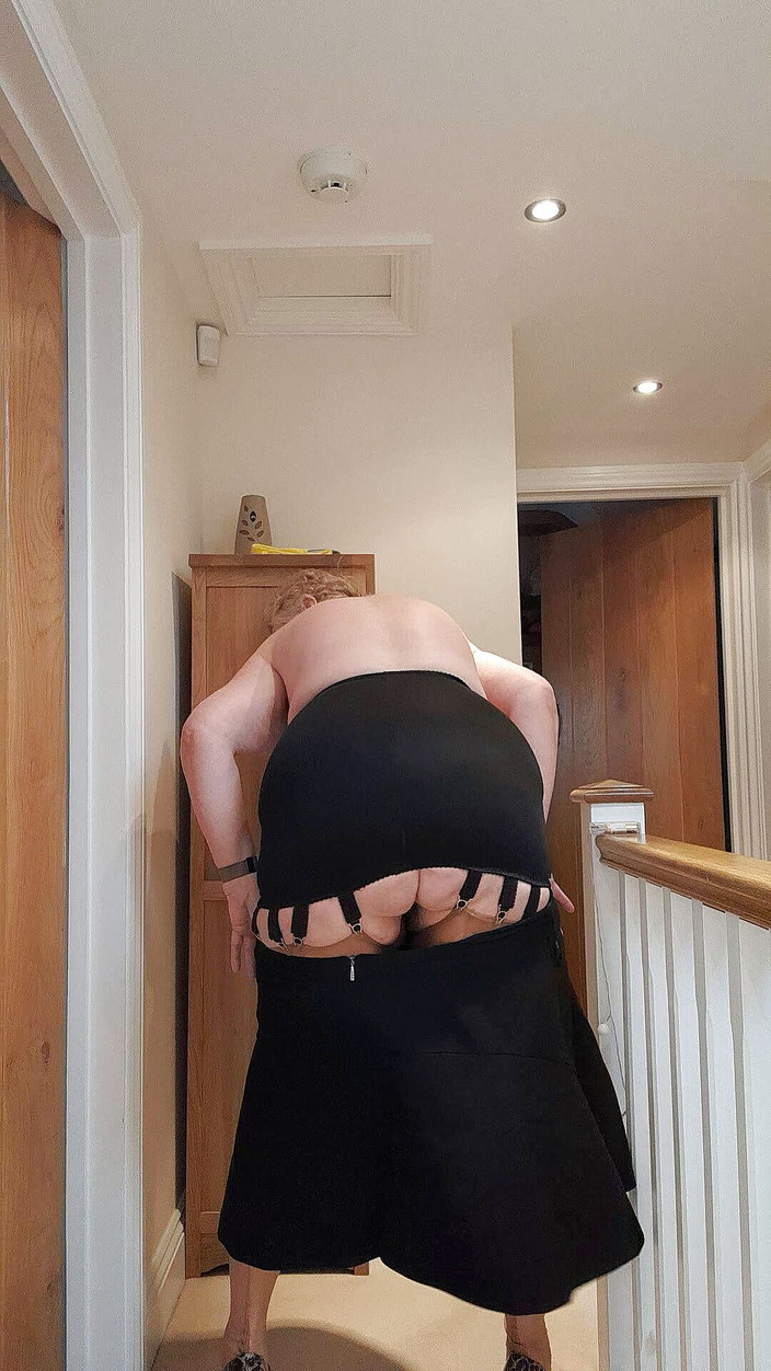 Uk Joolz: Short skirt, FF stockings, heels and no knickers!