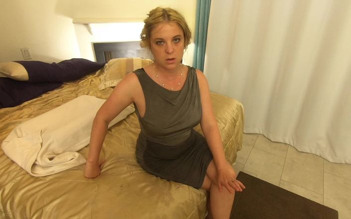 Erin Electra: Твоя мачеха застряла под кроватью, и вы получите заняться с ней сексом (видео от первого лица)