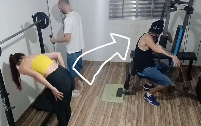 ksalnovinhos: Жена изменила мужу в спортзале прямо по соседству, не осознавая