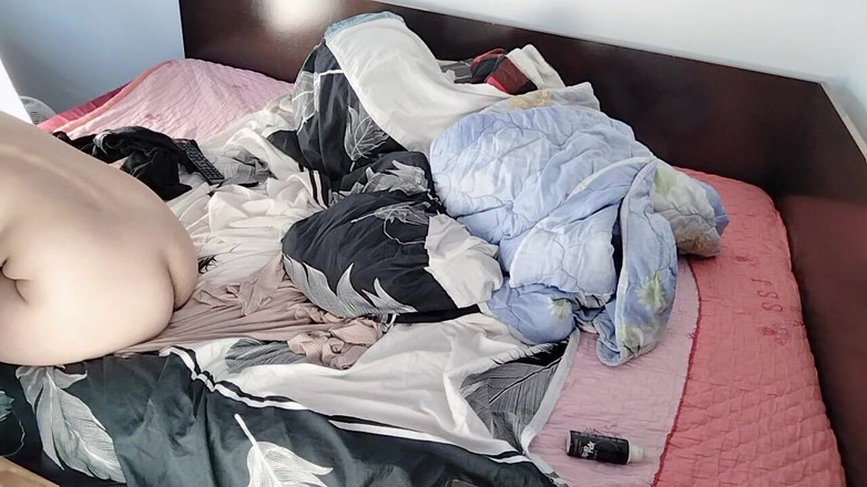 Mirsur: Esposa amateur con dedos en el coño tiene orgasmo Latina...