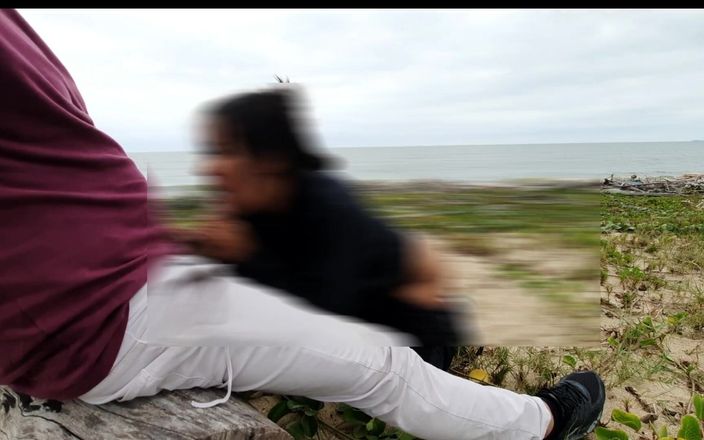 Novinha Insaciavel: Anal Day at the Beach with Horny Voyers